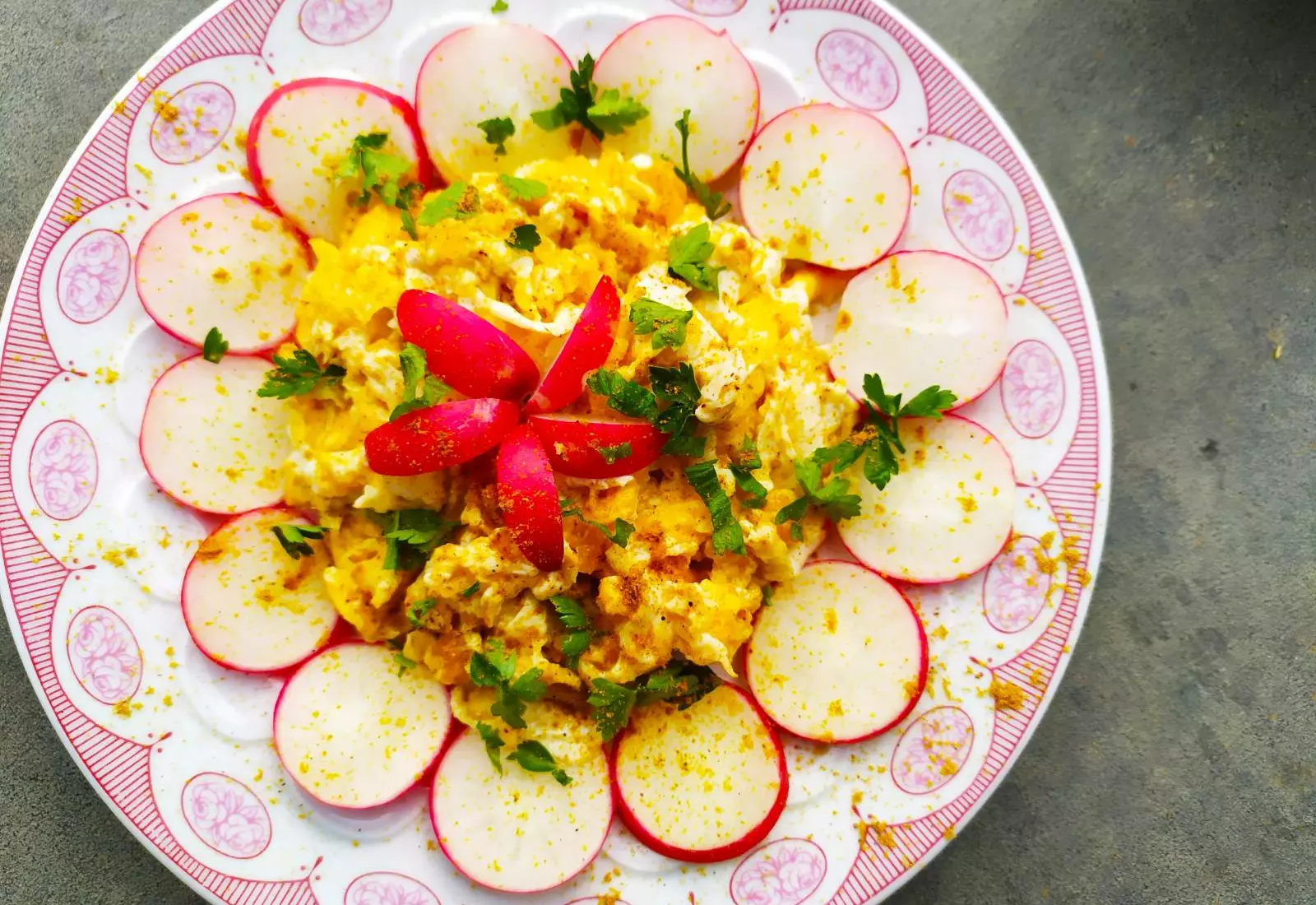 Smažená míchaná vajíčka na kari